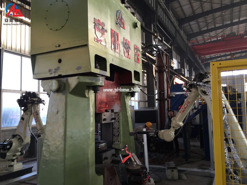 Steel ball automatic forging & rolling line robot arm