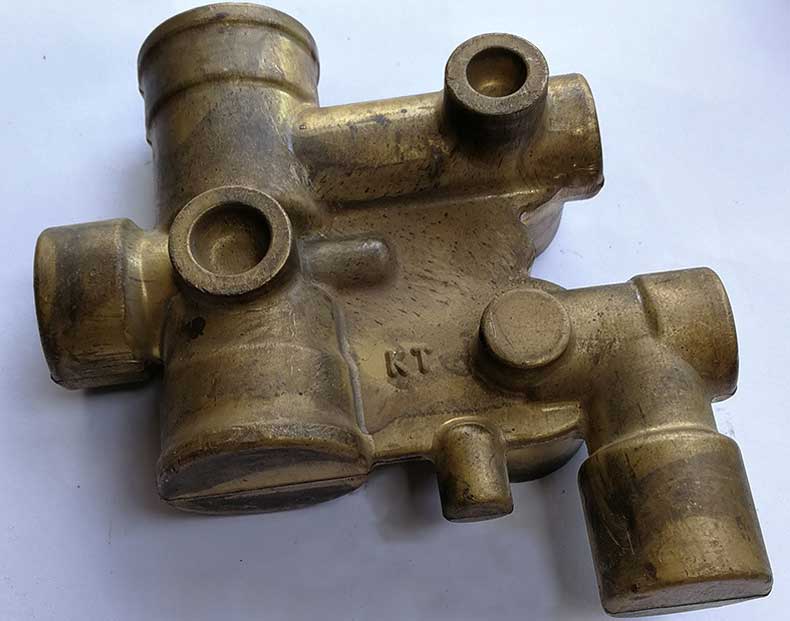 Hollow irregular pipe fittings